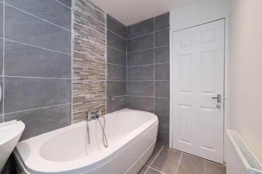 Light-Luxury Flat Lejlighed Glasgow Eksteriør billede
